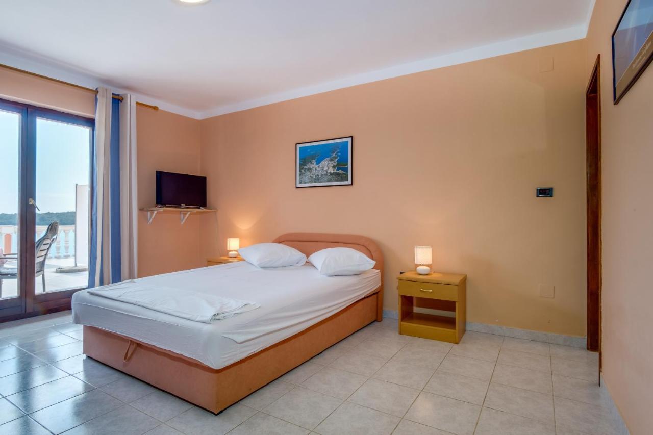 Apartments Villa Julija Mali Losinj Bagian luar foto