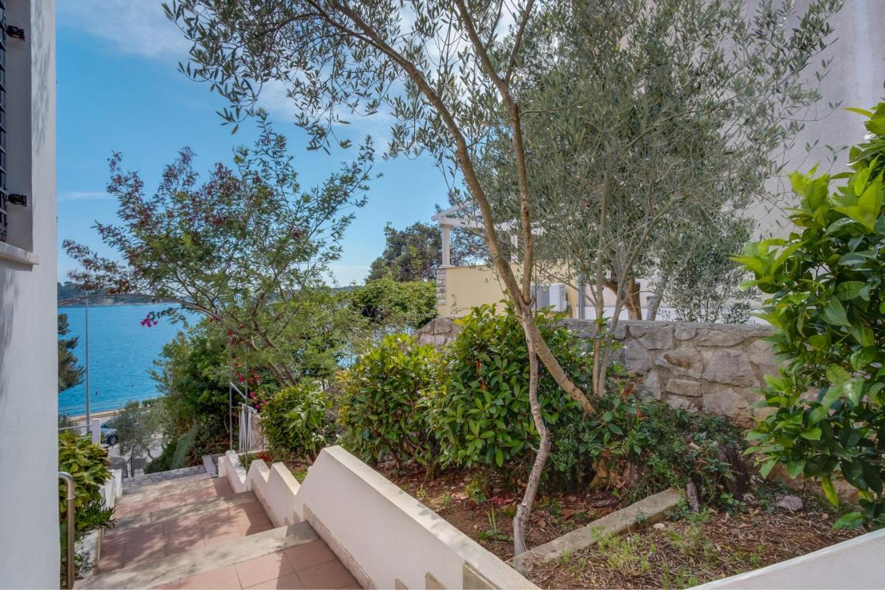 Apartments Villa Julija Mali Losinj Bagian luar foto