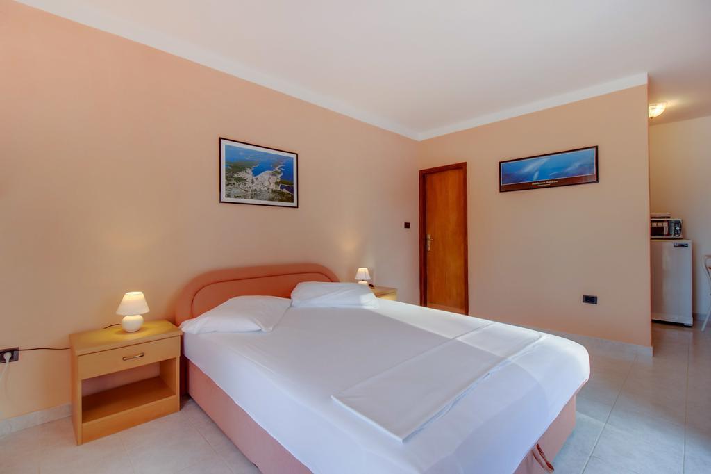 Apartments Villa Julija Mali Losinj Ruang foto