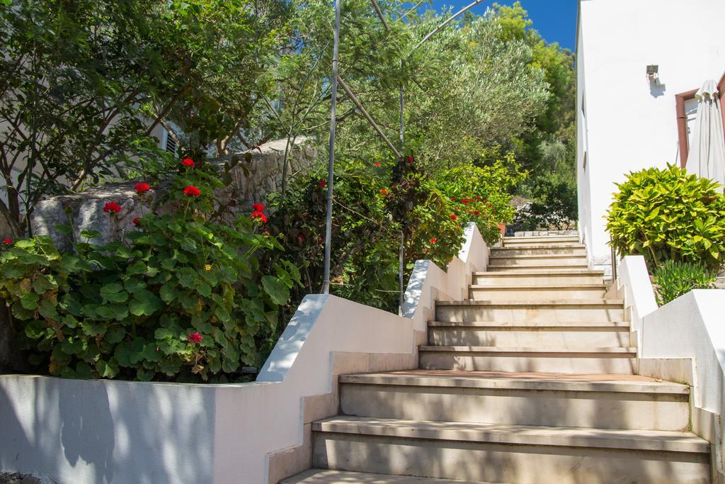 Apartments Villa Julija Mali Losinj Bagian luar foto