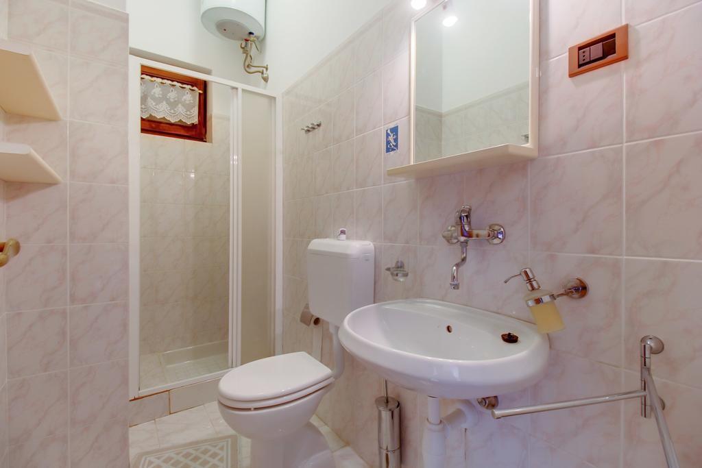 Apartments Villa Julija Mali Losinj Ruang foto