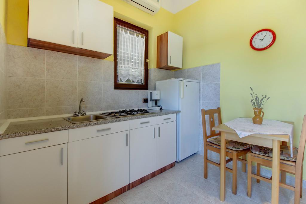 Apartments Villa Julija Mali Losinj Ruang foto