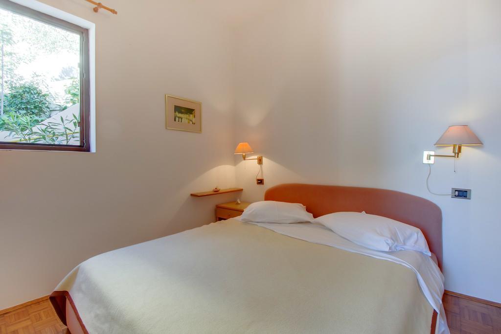 Apartments Villa Julija Mali Losinj Ruang foto