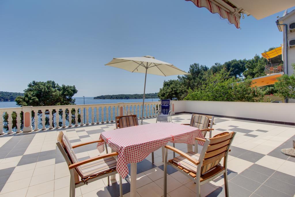 Apartments Villa Julija Mali Losinj Ruang foto