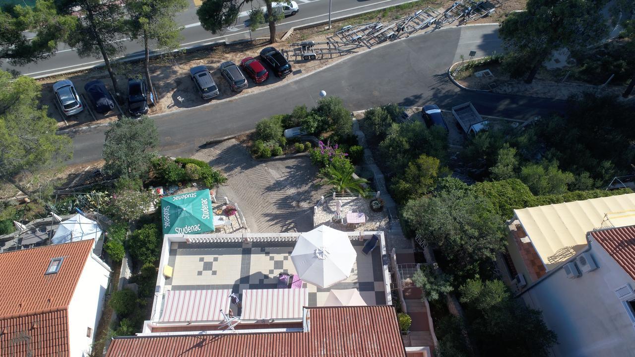 Apartments Villa Julija Mali Losinj Bagian luar foto